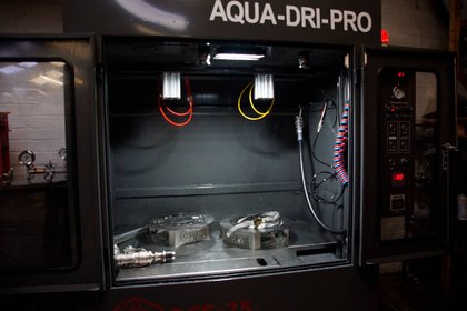 DPF cleaning machine with its chamber open