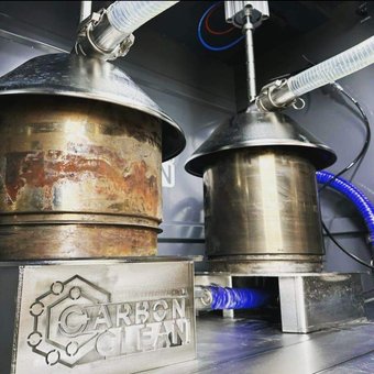 Two diesel particulate filters connected for cleaning